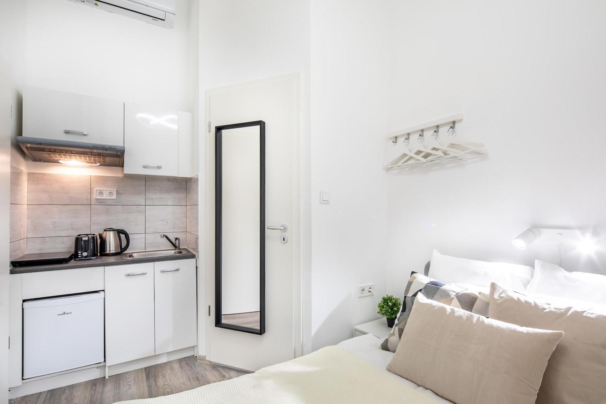 Very Central - Small Studio For Solo Traveller Budapest Kültér fotó